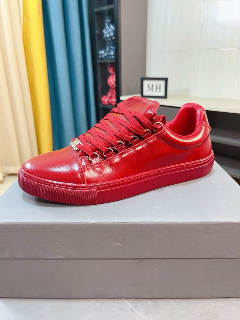 Balenciaga Textured Lace-Up Low-Top Sneakers — front
